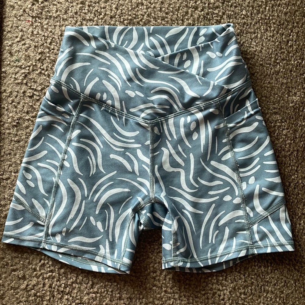 Gilly Hicks Find Your Happy Place crossover bikers, Size XS, Good condition